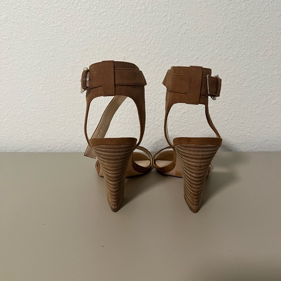 Brown suede sandals with thick heel - Picture 3 of 4